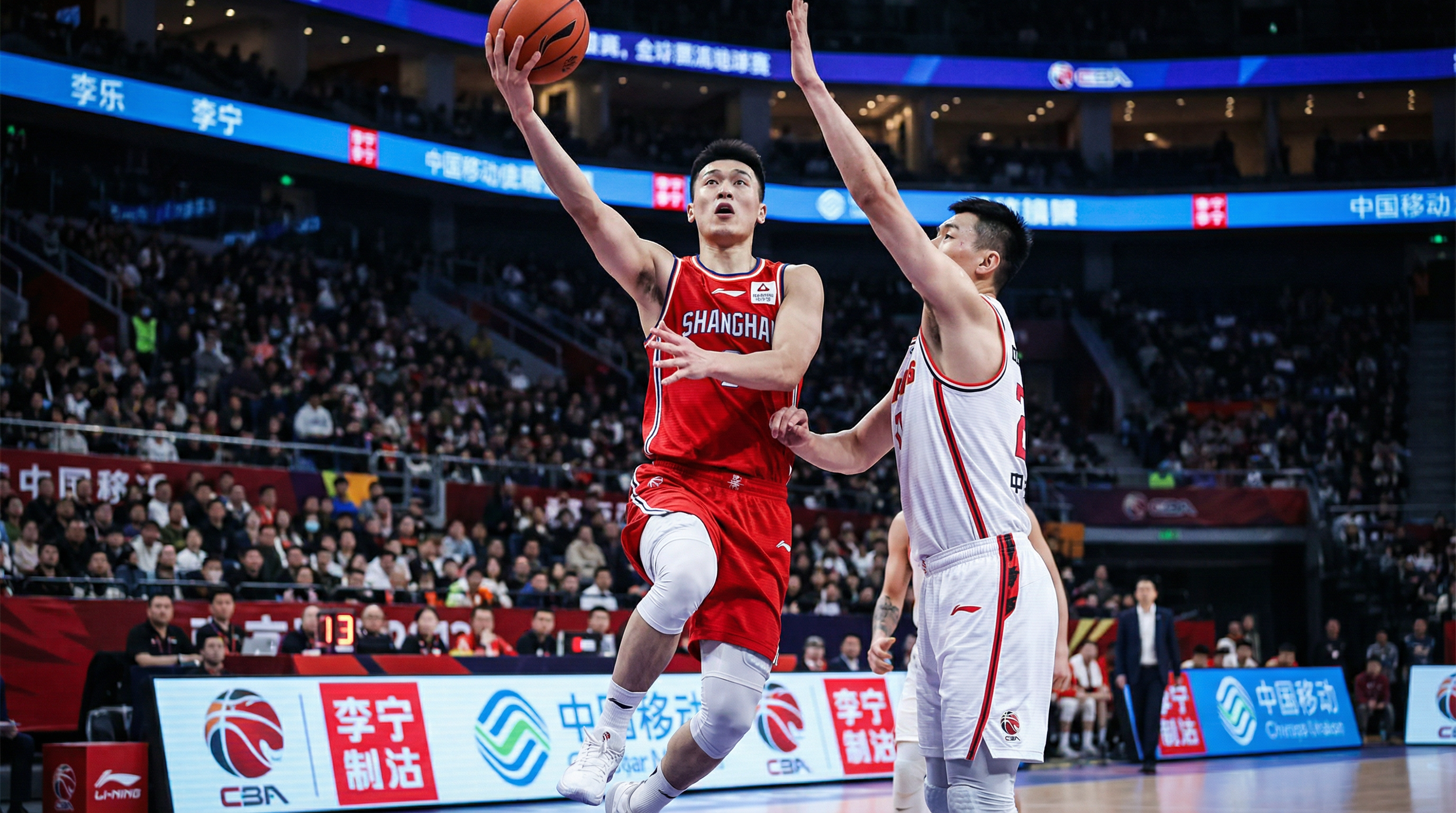 CBA篮球比赛精彩瞬间